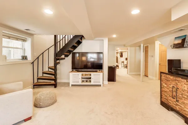 $575,000 | 5142 North Leavitt Street, Unit 1, Chicago, IL 60625