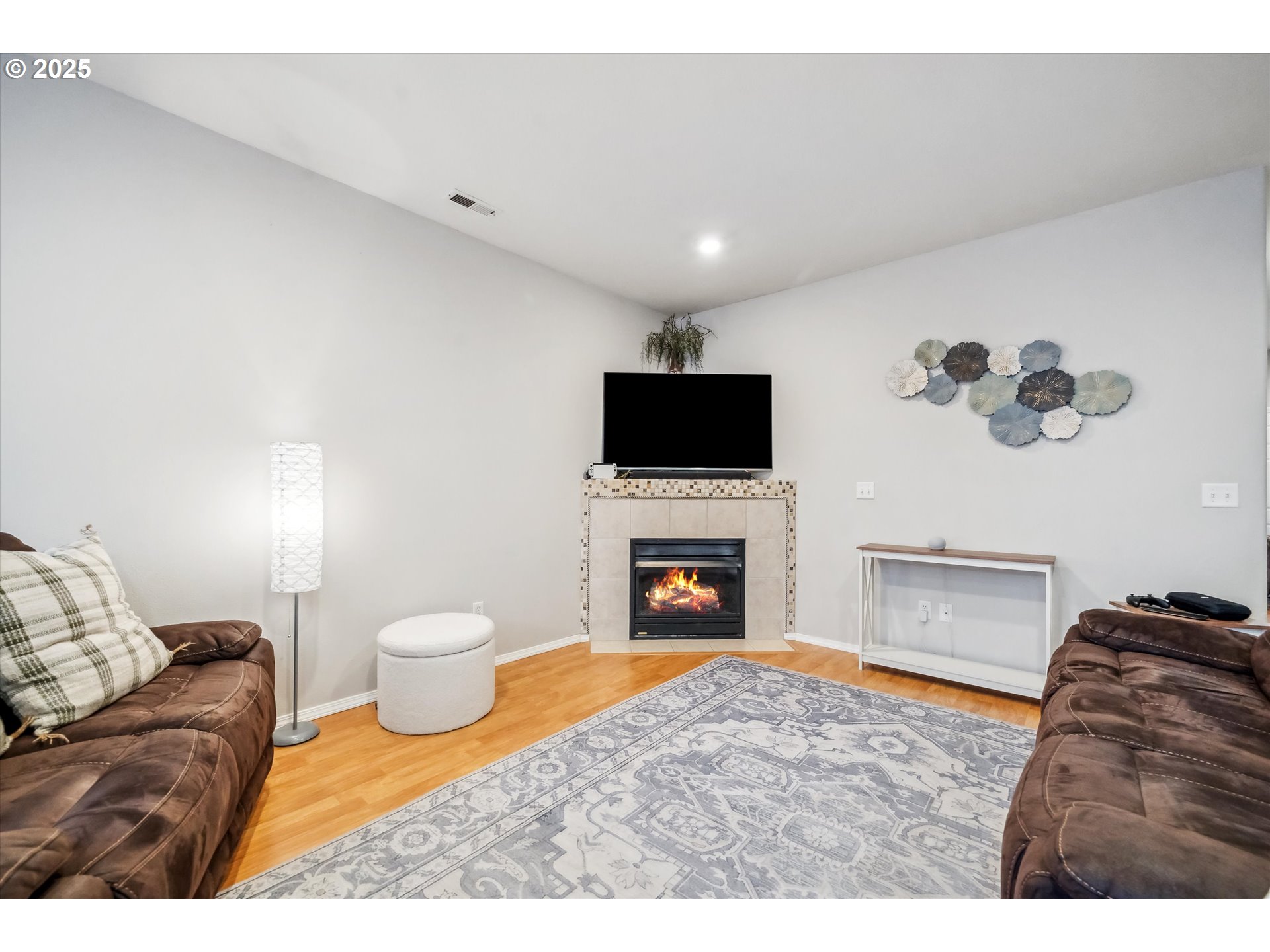 5828 Southeast 16th Loop Gresham, OR 97080 - Photo 4 of 37