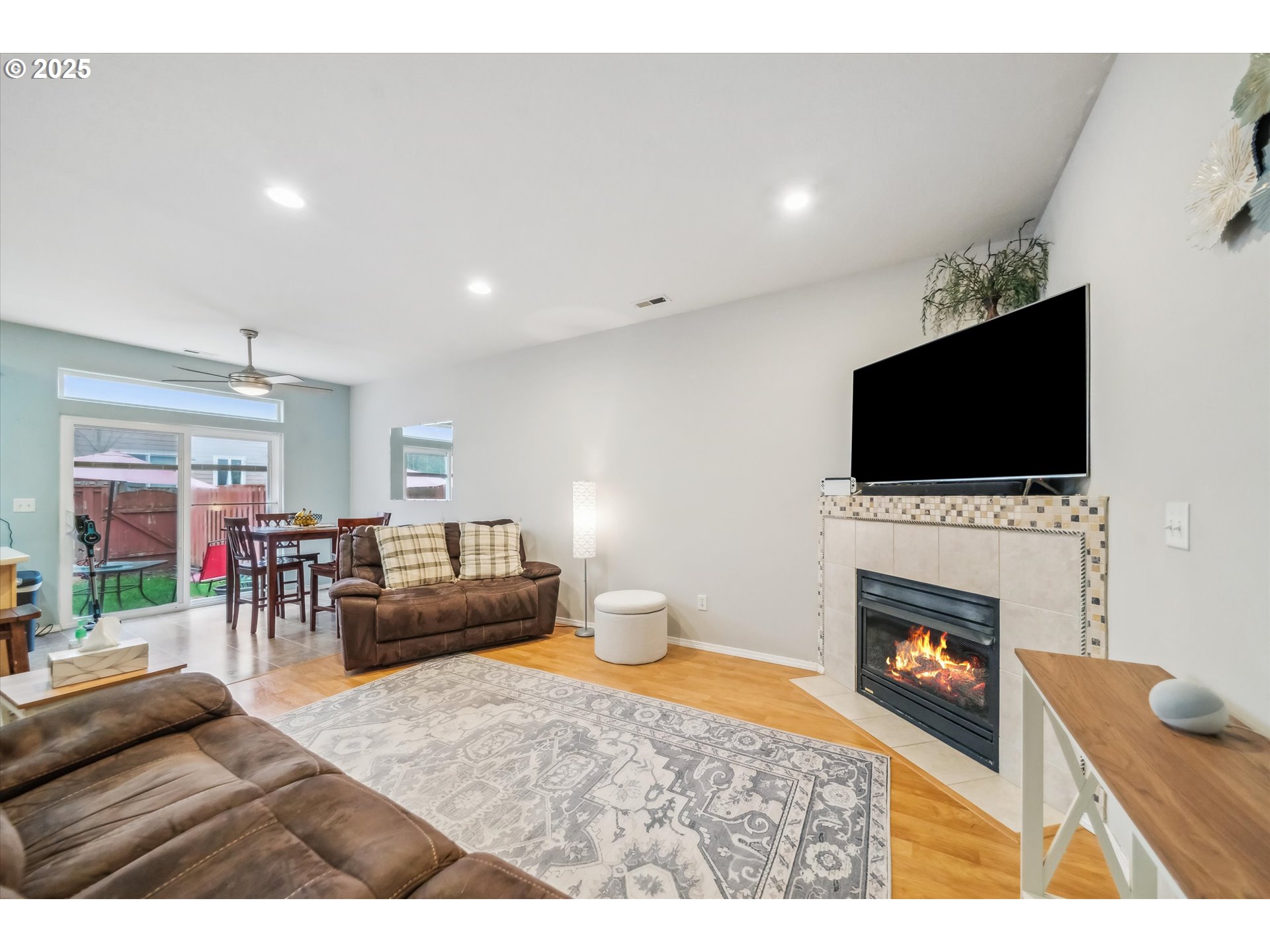 5828 Southeast 16th Loop Gresham, OR 97080 - Photo 5 of 37