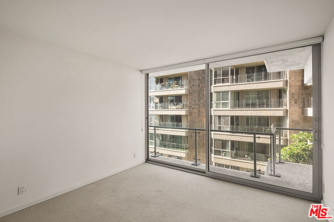 535 Ocean Avenue, Unit 5C Santa Monica, CA 90402 - Photo 16 of 29 a view of empty room with windows