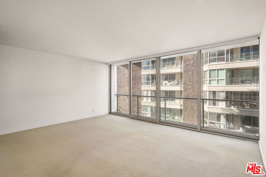 535 Ocean Avenue, Unit 5C Santa Monica, CA 90402 - Photo 20 of 29 a view of an empty room with a window