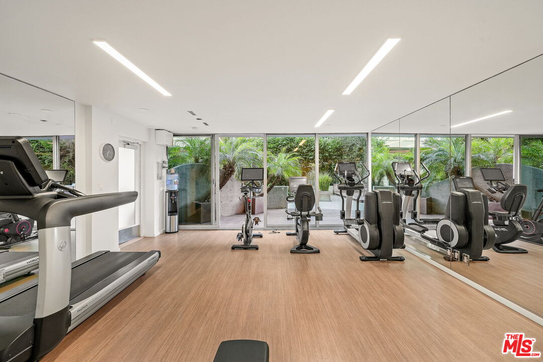 535 Ocean Avenue, Unit 5C Santa Monica, CA 90402 - Photo 26 of 29 a view of a room with gym equipment