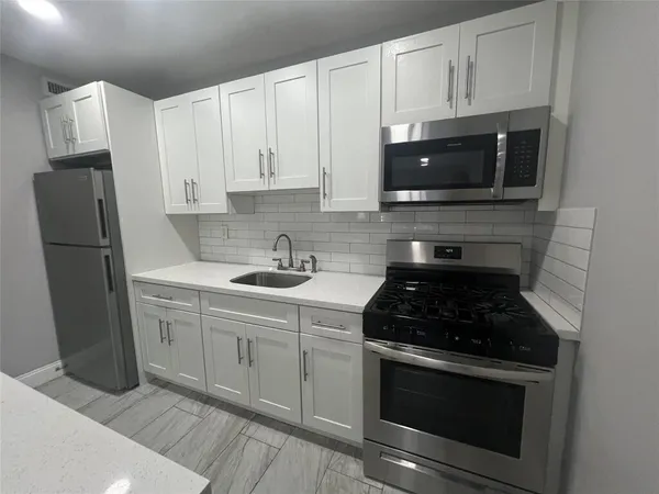 $1,500 | 1845 Pembroke Road, Unit 215, Hollywood, FL 33020