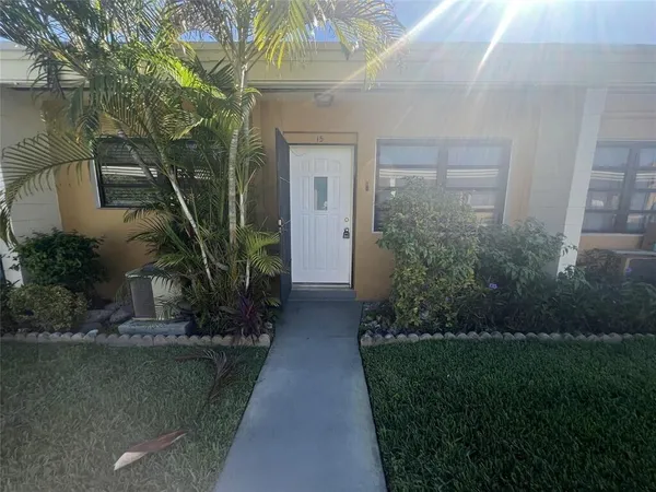 $1,500 | 1845 Pembroke Road, Unit 215, Hollywood, FL 33020