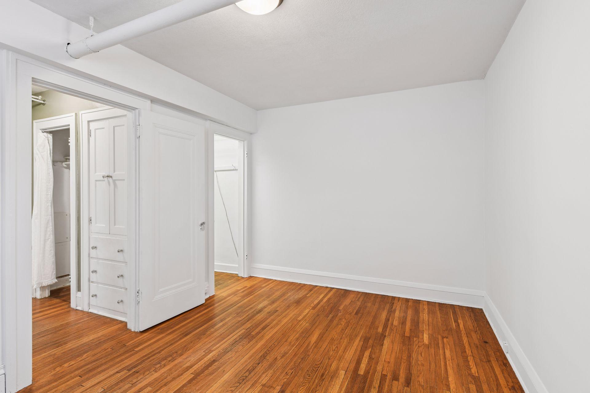 522 Ridgewood Avenue, Unit 9 Minneapolis, MN 55403 - Photo 17 of 19