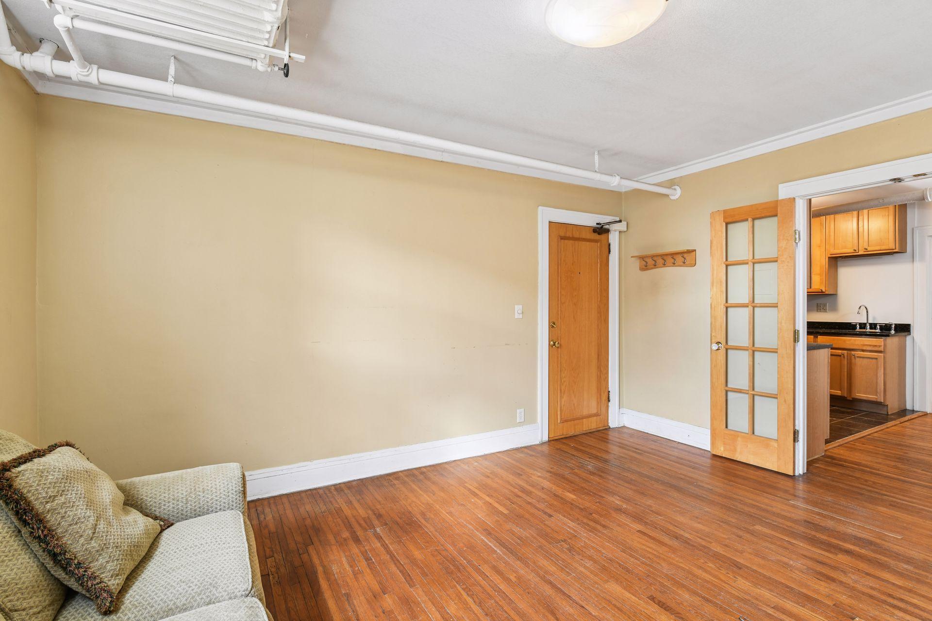 522 Ridgewood Avenue, Unit 9 Minneapolis, MN 55403 - Photo 8 of 19