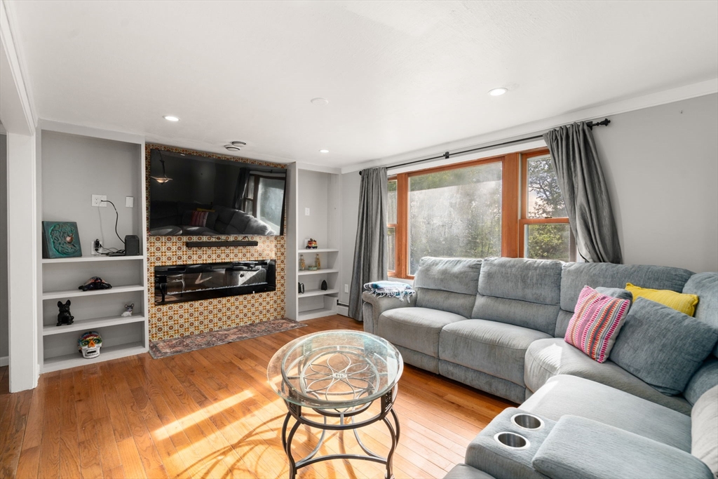 244 Mendon Street Blackstone, MA 01504 - Photo 4 of 40