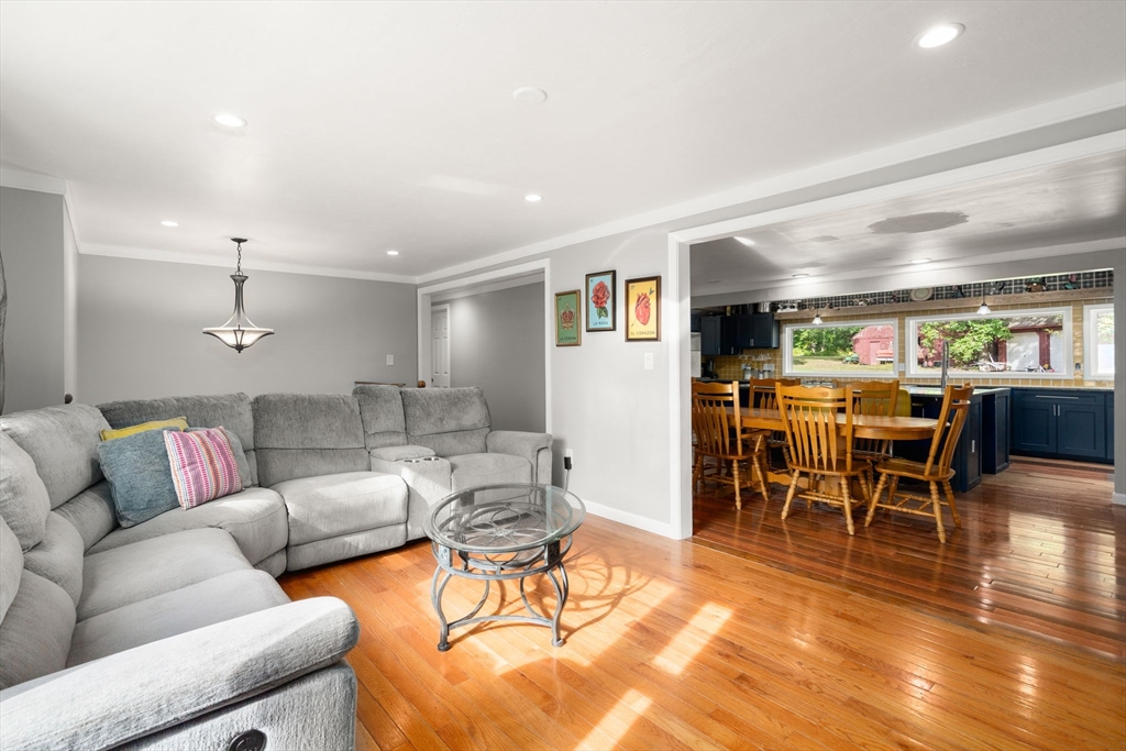 244 Mendon Street Blackstone, MA 01504 - Photo 6 of 40