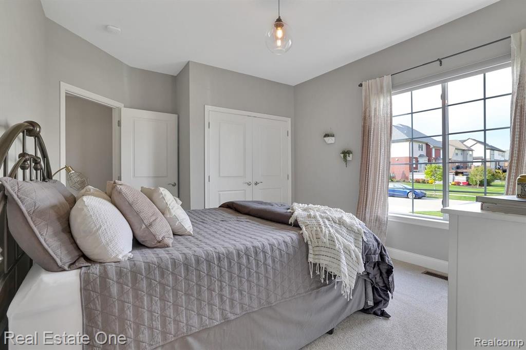 618 Robinson Drive Rochester Hills, MI 48307 - Photo 7 of 47