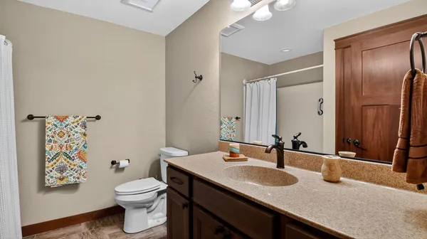 $329,900 | 5643 Grn Pk Drive, Eau Claire, WI 54703