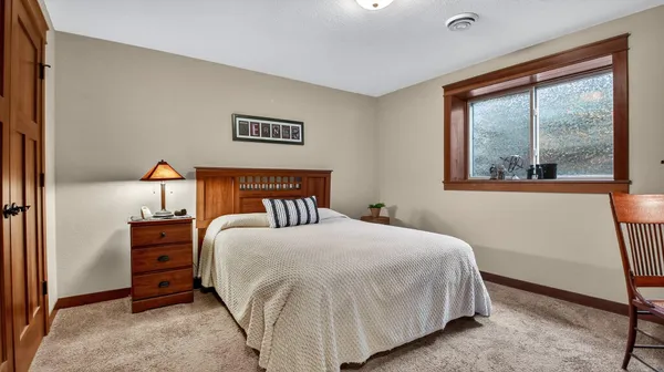 $329,900 | 5643 Grn Pk Drive, Eau Claire, WI 54703