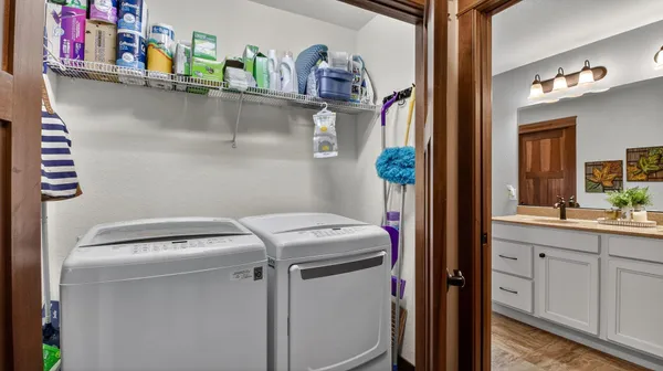 $329,900 | 5643 Grn Pk Drive, Eau Claire, WI 54703