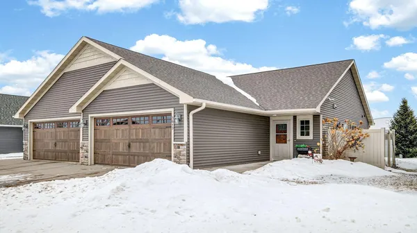 $329,900 | 5643 Grn Pk Drive, Eau Claire, WI 54703