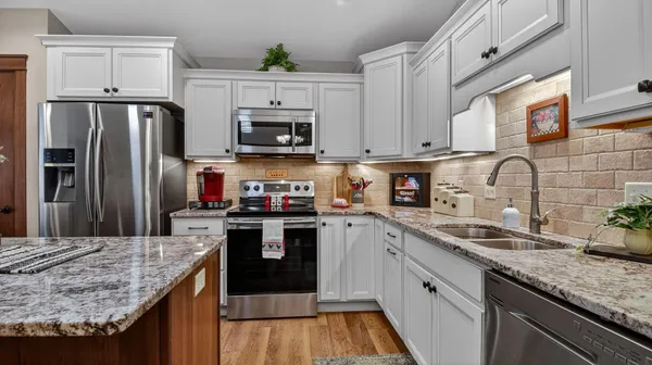 $329,900 | 5643 Grn Pk Drive, Eau Claire, WI 54703