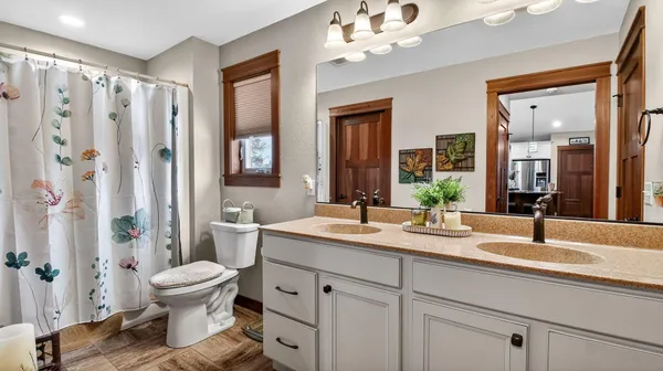 $329,900 | 5643 Grn Pk Drive, Eau Claire, WI 54703