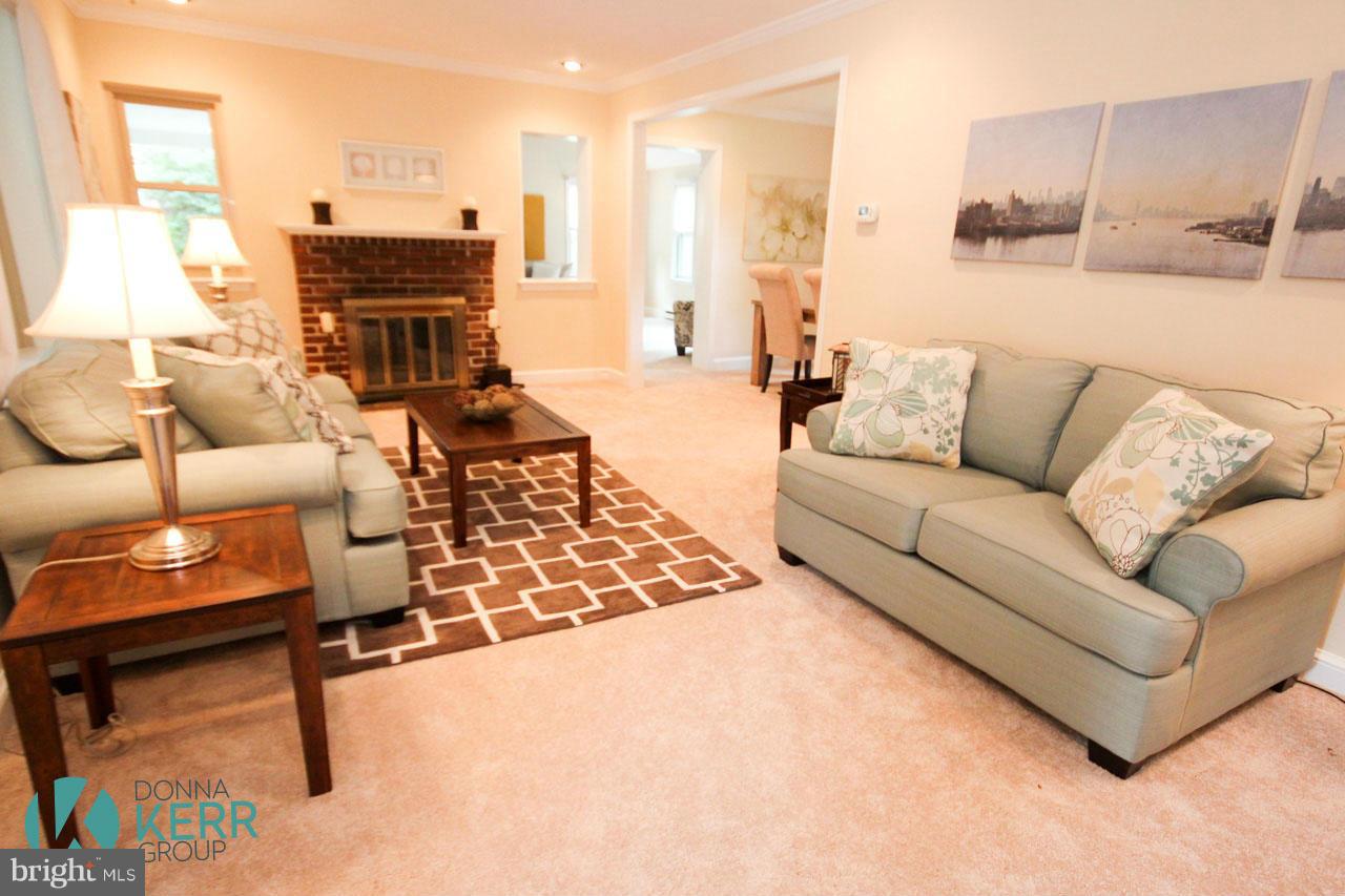 309 Marvin Road Silver Spring, MD 20901 - Photo 4 of 30 Living Room