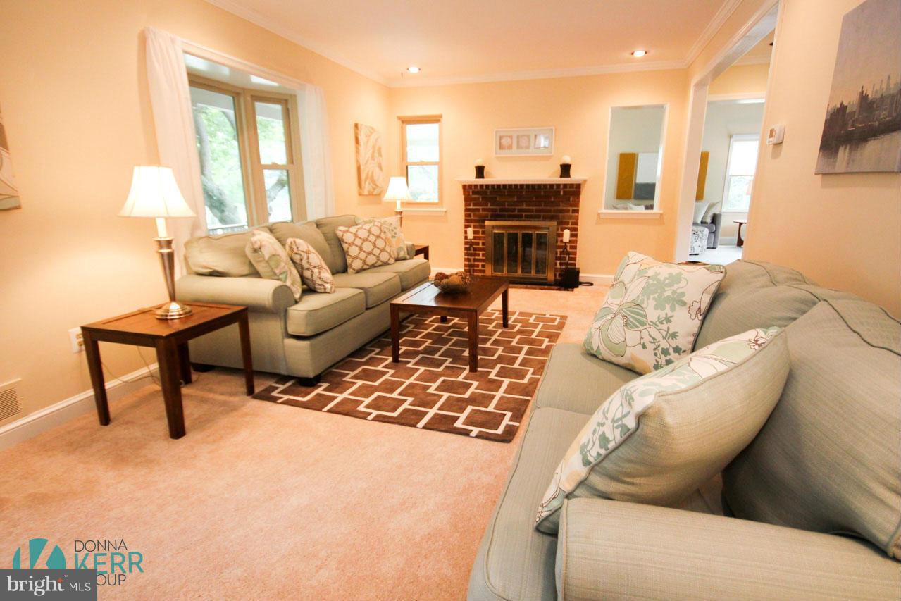 309 Marvin Road Silver Spring, MD 20901 - Photo 5 of 30 Living Room