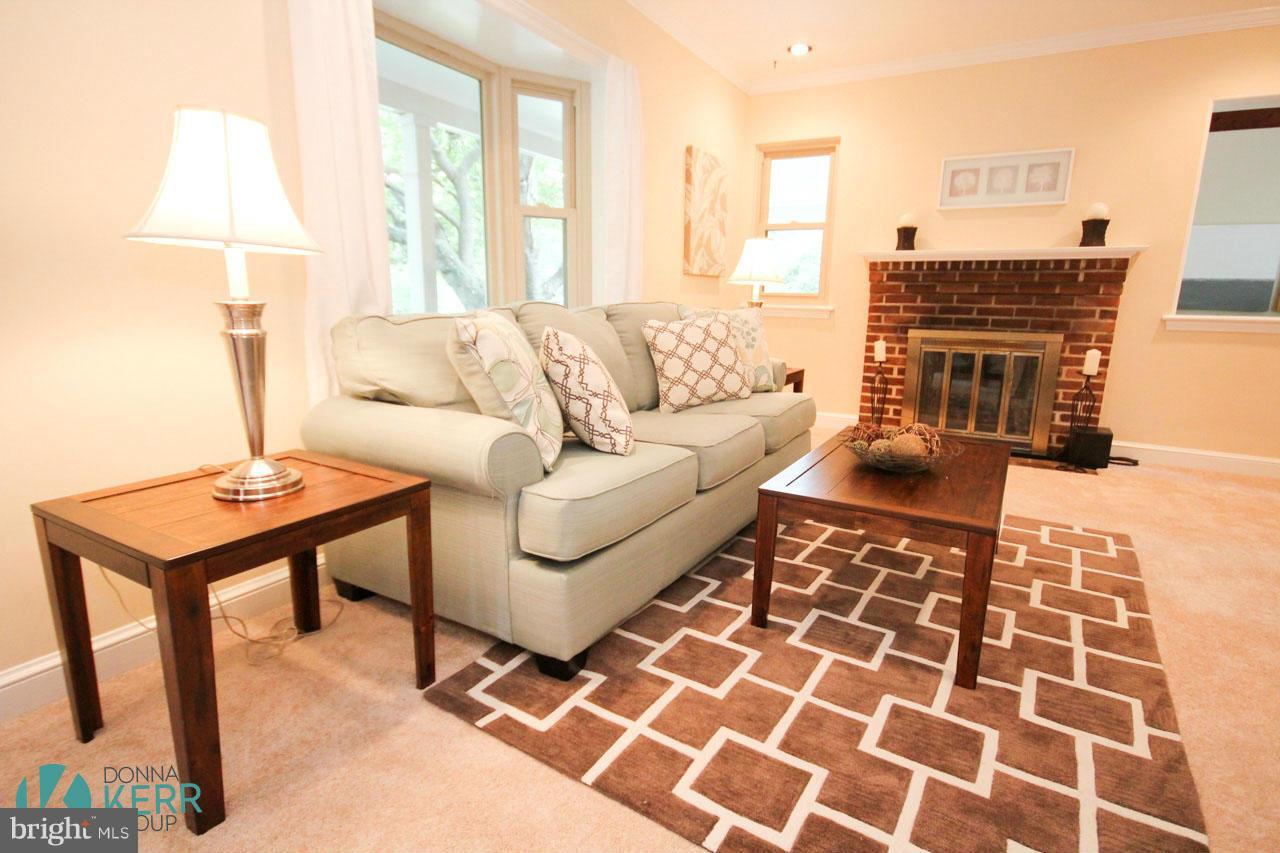 309 Marvin Road Silver Spring, MD 20901 - Photo 6 of 30 Living Room