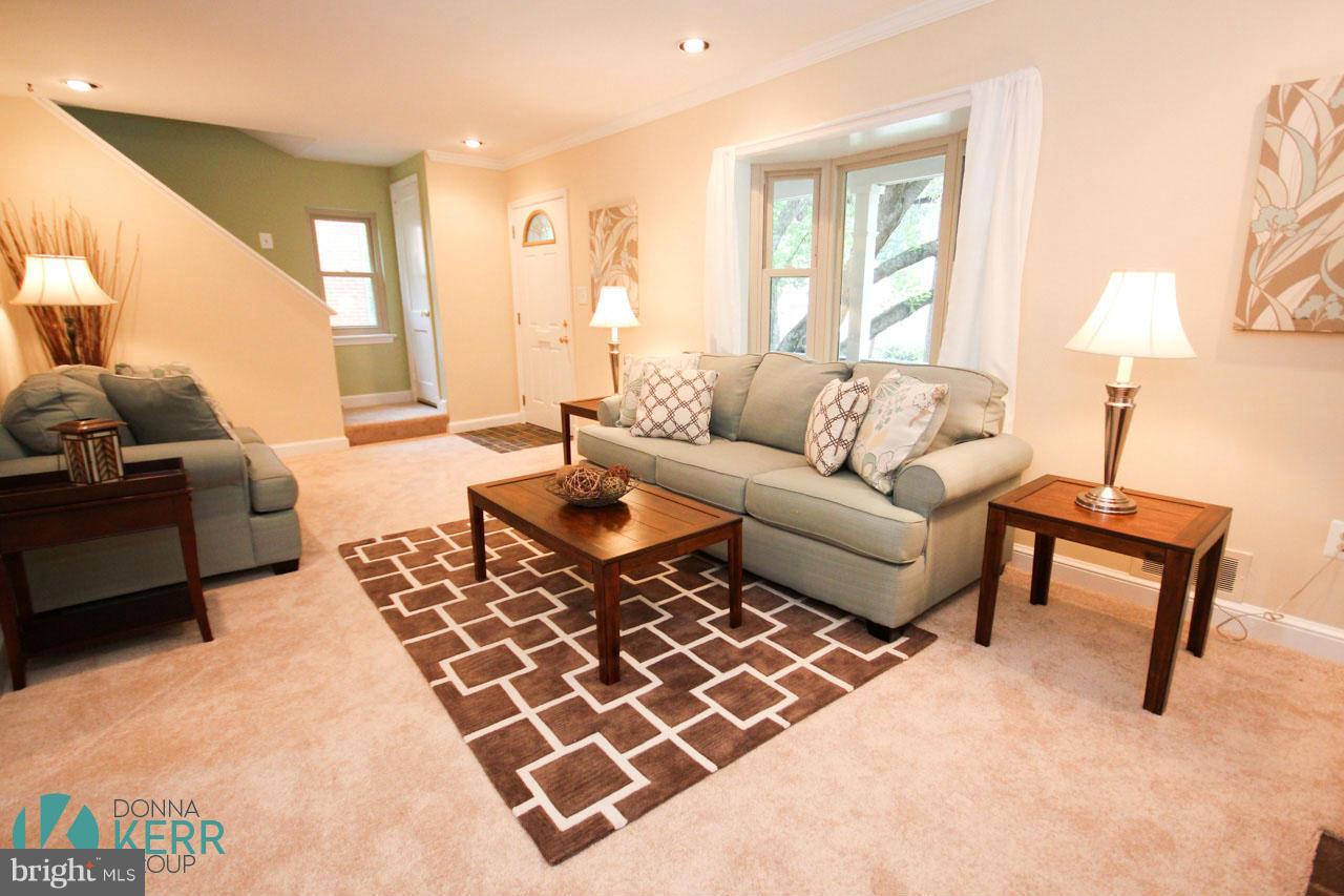 309 Marvin Road Silver Spring, MD 20901 - Photo 7 of 30 Living Room