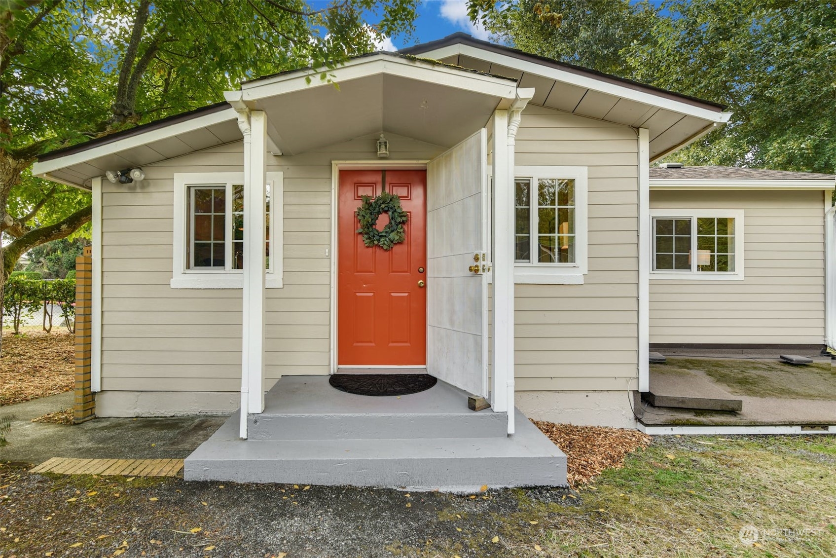 a front view of house with yard