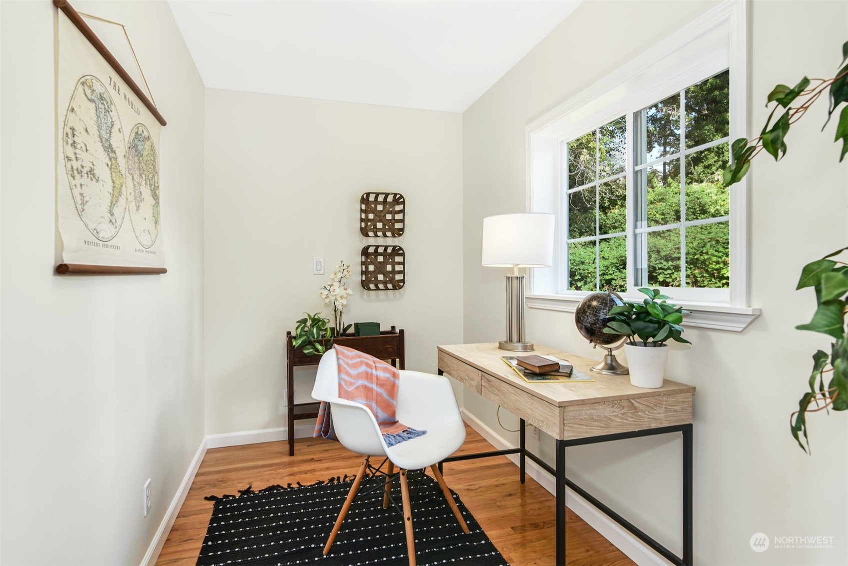 469 Maple Avenue Southwest Renton, WA 98057 - Photo 11 of 30 a living room with furniture and a potted plant