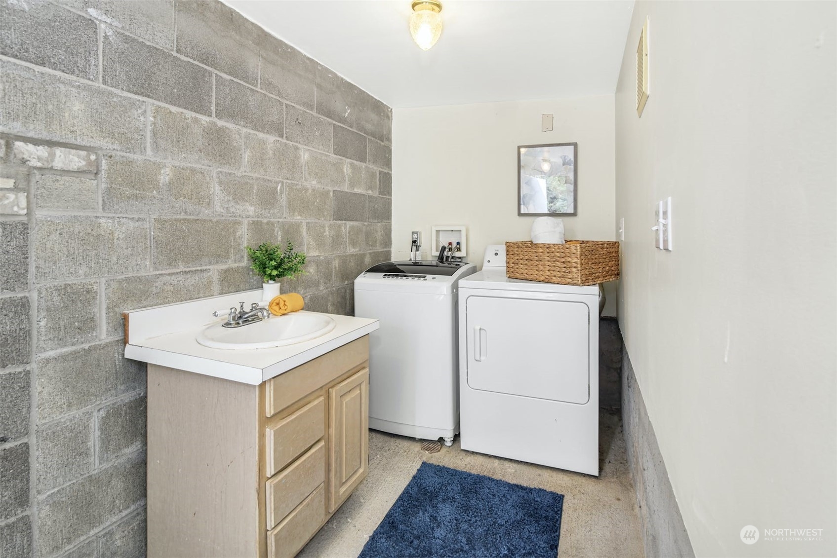 469 Maple Avenue Southwest Renton, WA 98057 - Photo 20 of 30 a utility room with dryer and washer
