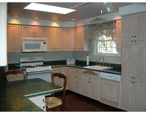 1760 McElree Road Washington, PA 15301 - Photo 3 of 8 Kitchen.