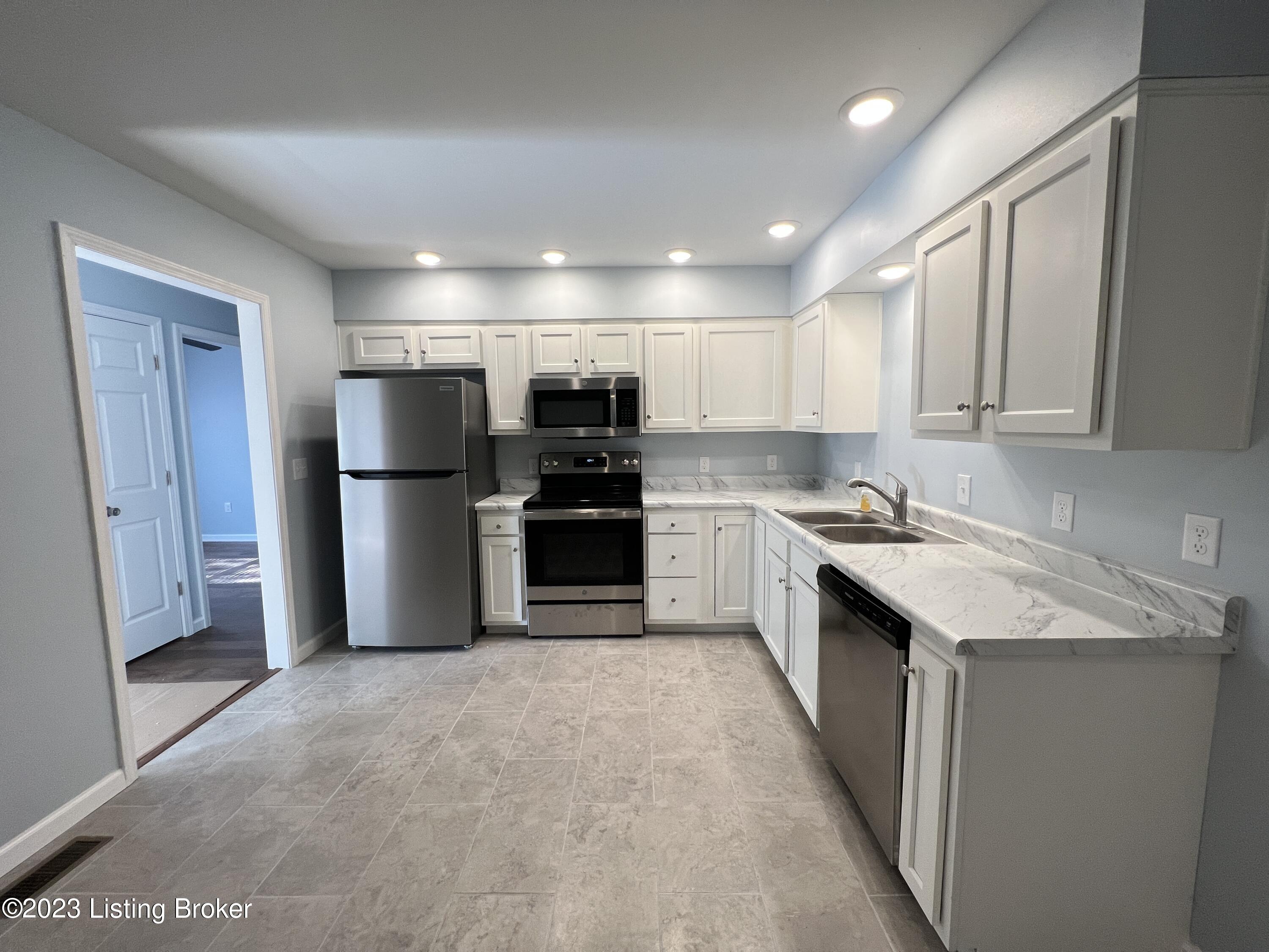 4401 Lambert Road Louisville, KY 40219 - Photo 1 of 24 Kitchen