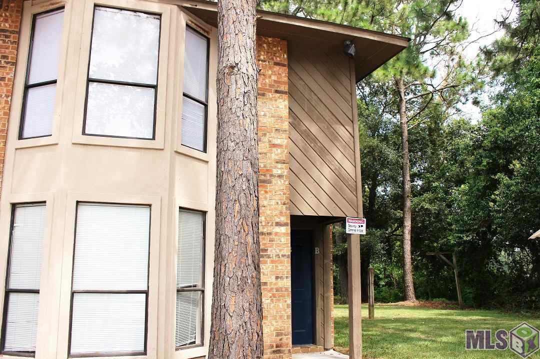 PRIVATE CORNER UNIT LOCATED NEXT TO GREEN SPACE WHICH IS GREAT FOR PETS AND SOCIAL GATHERINGS