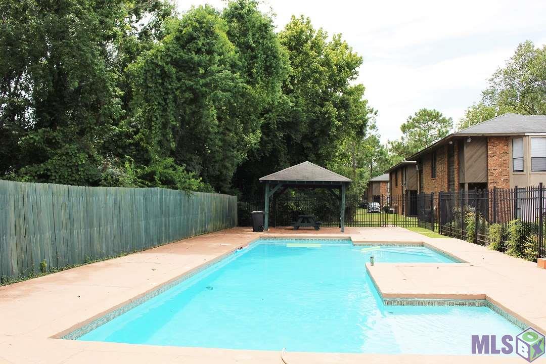TOWNHOUSE IS LOCATED NEAR THE POOL