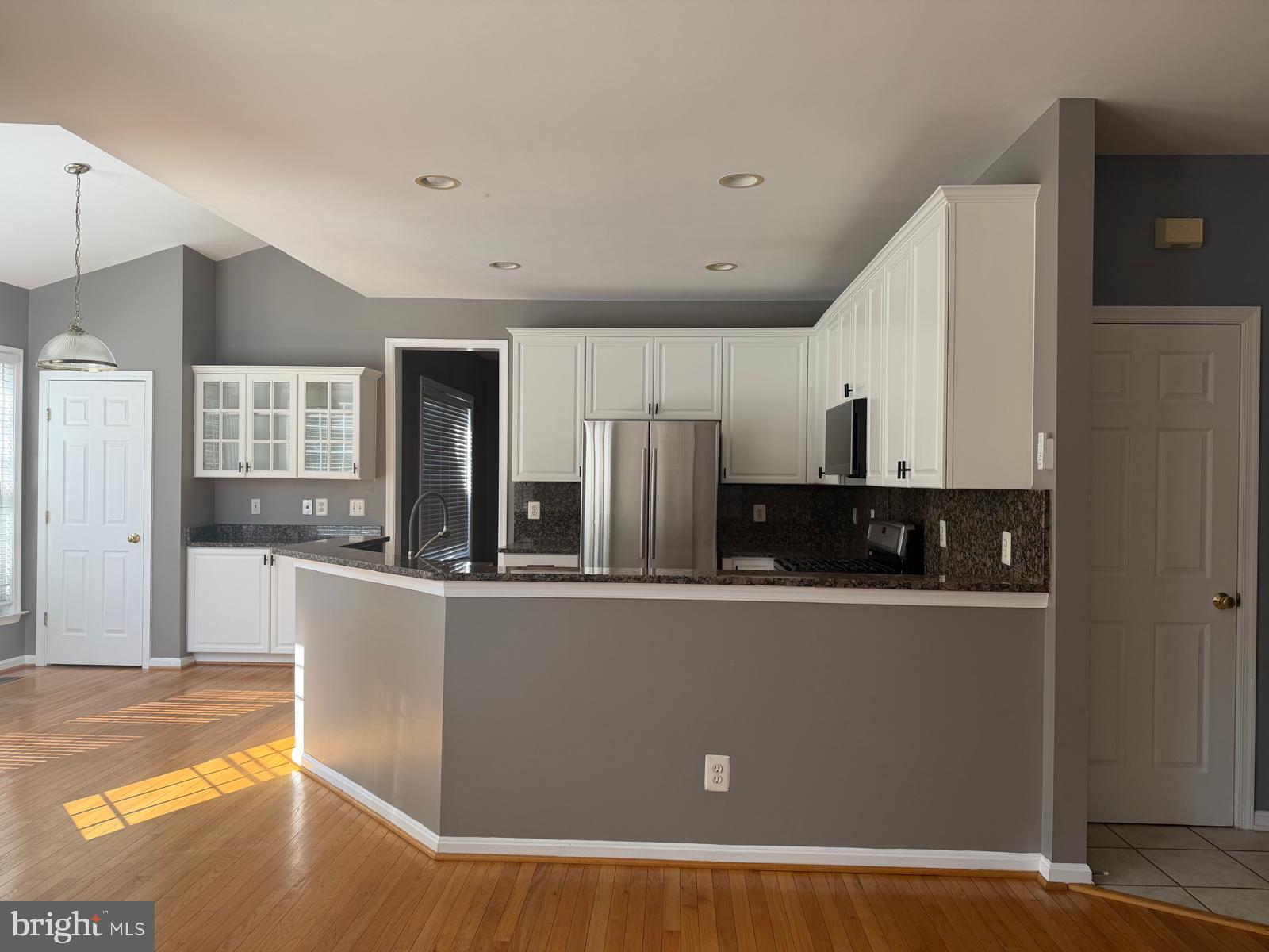 2469 Leyland Ridge Road Herndon, VA 20171 - Photo 4 of 27 Kitchen