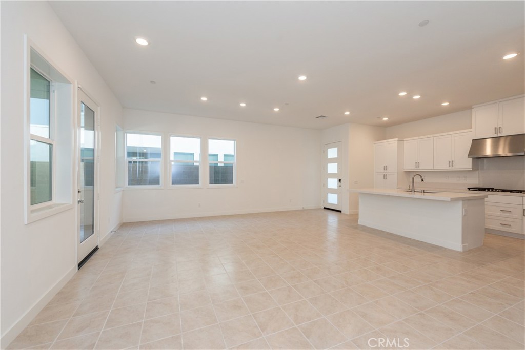 160 Sentosa Irvine, CA 92618 - Photo 9 of 29
