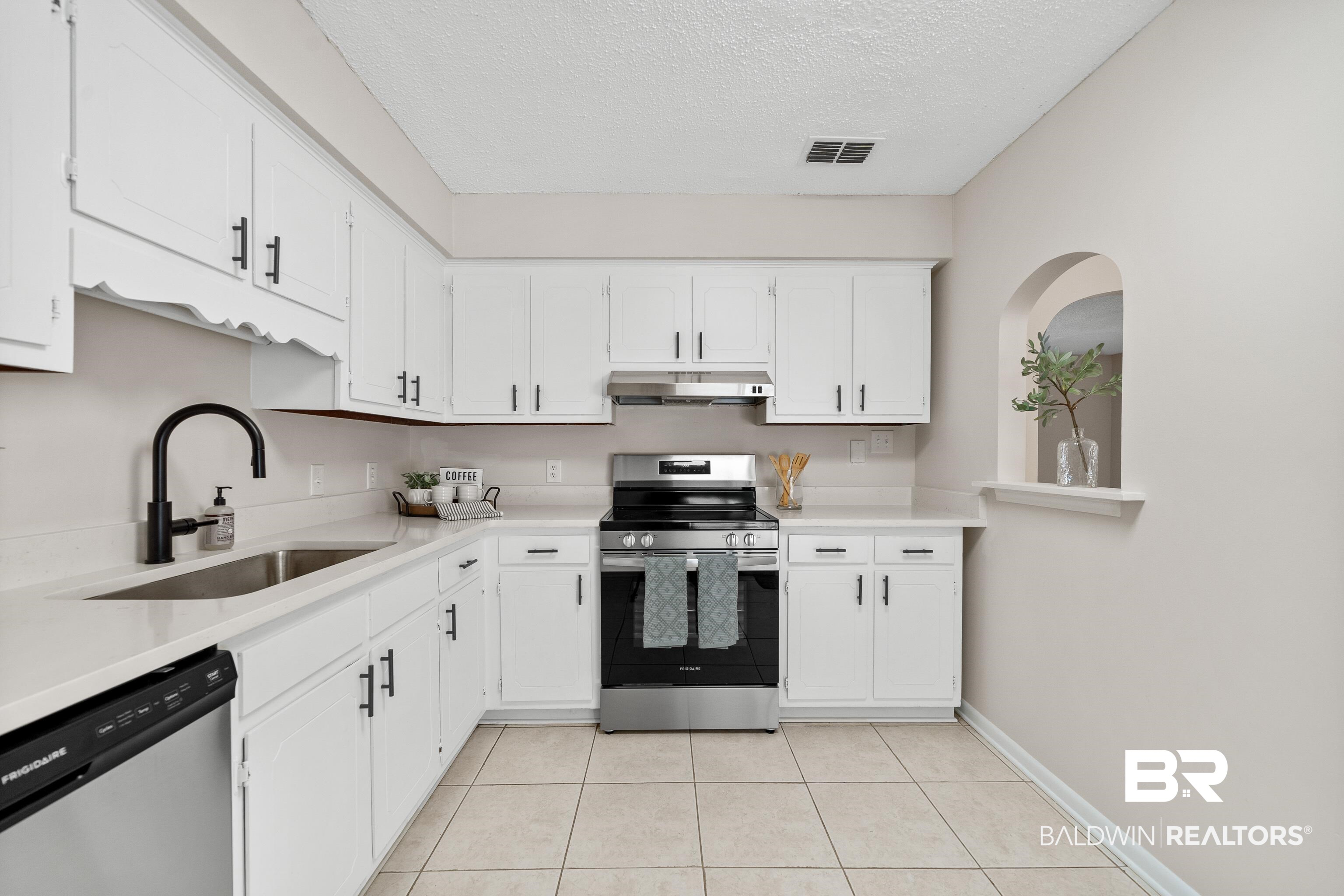 201 Avon Circle East Daphne, AL 36526 - Photo 13 of 23