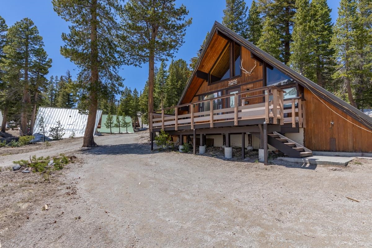 a view of house with backyard and trees