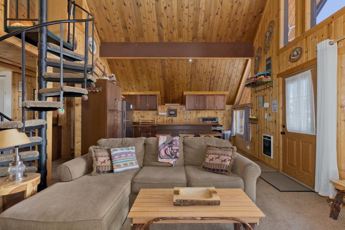 11000 Minaret Road, Unit 2 Mammoth Lakes, CA 93546 - Photo 14 of 31 a view of steet room