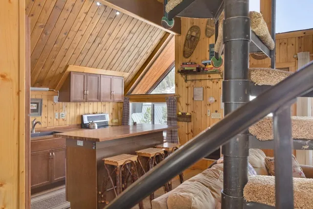 a view of an entryway with furniture