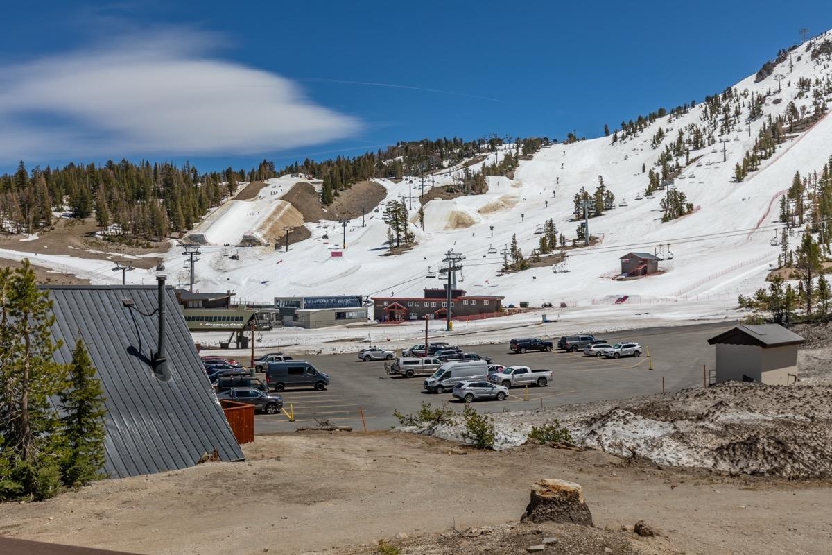 11000 Minaret Road, Unit 2 Mammoth Lakes, CA 93546 - Photo 31 of 31 a view of a terrace with sitting area
