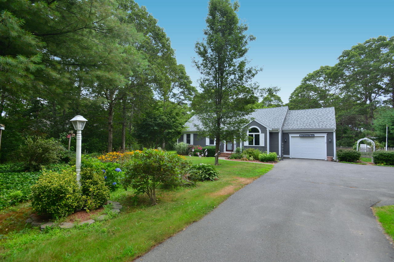 304 Cotuit Road Sandwich, MA 02563 - Photo 3 of 30 Driveway