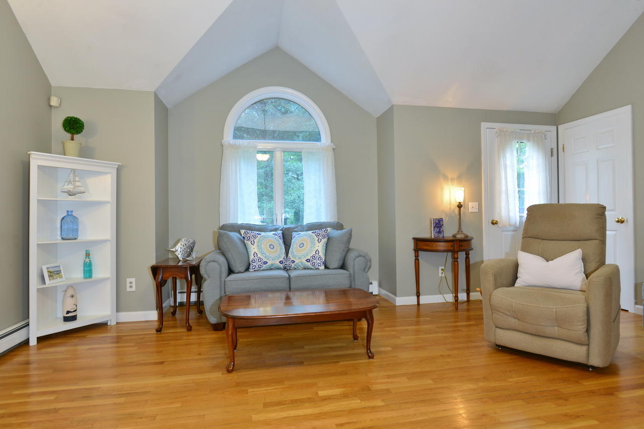 304 Cotuit Road Sandwich, MA 02563 - Photo 7 of 30 Hardwood Flooring
