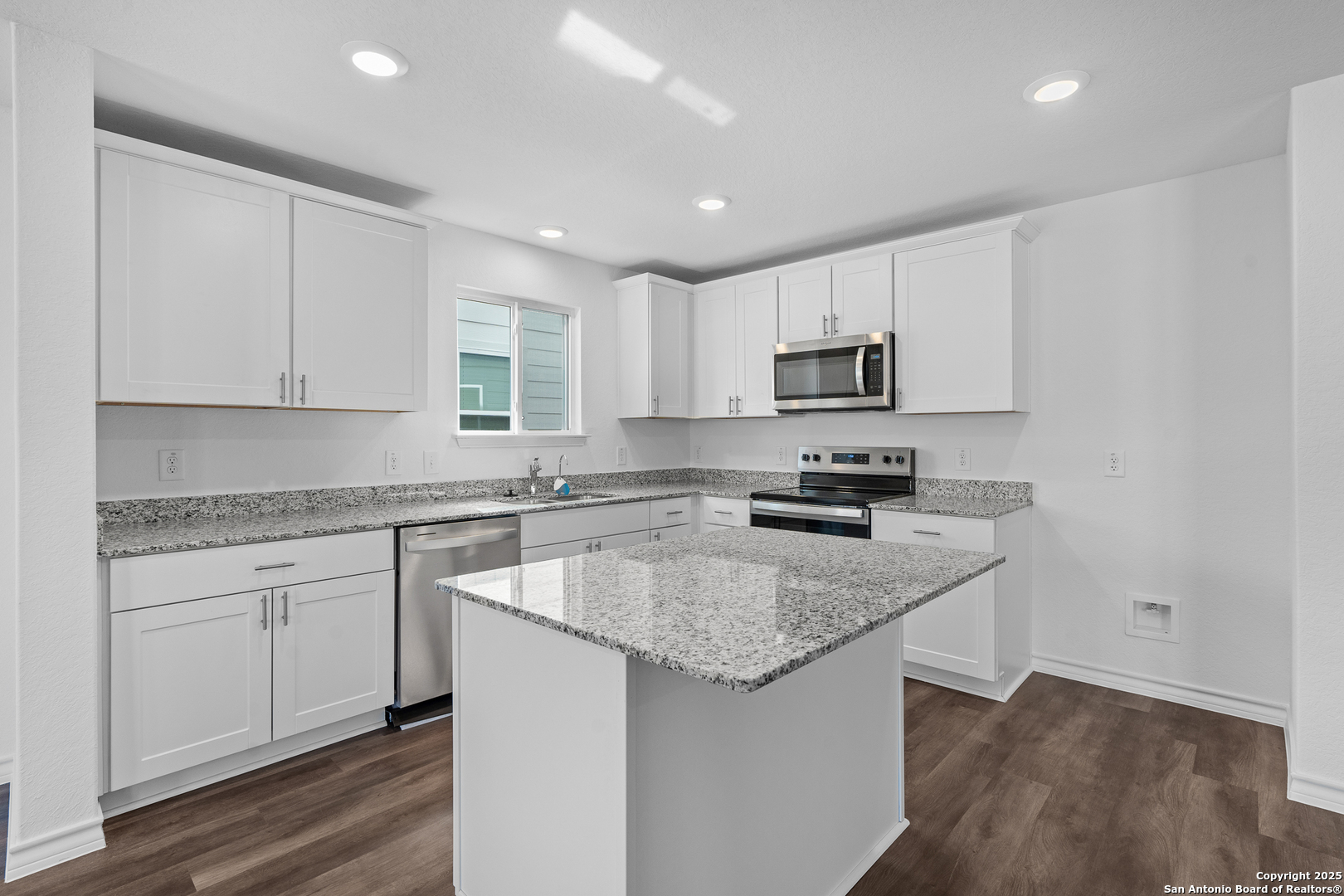 428 Raven Row Marion, TX 78124 - Photo 8 of 29