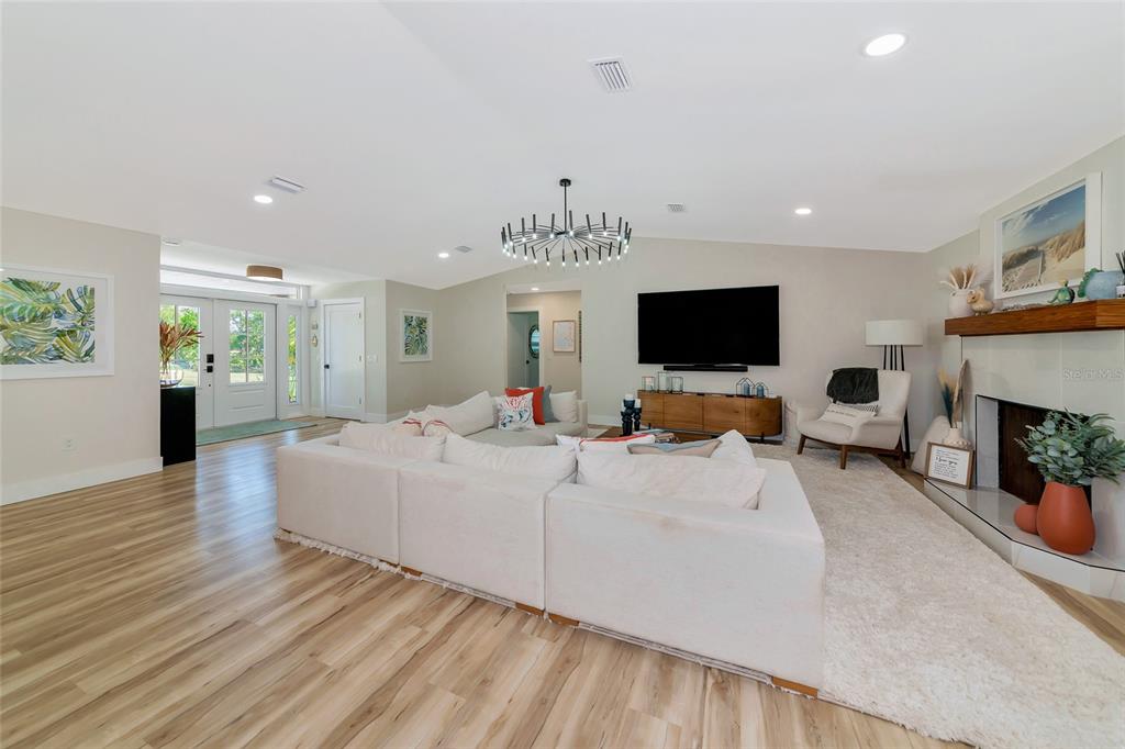 1208 Oak Hammock Road Sarasota, FL 34240 - Photo 14 of 83
