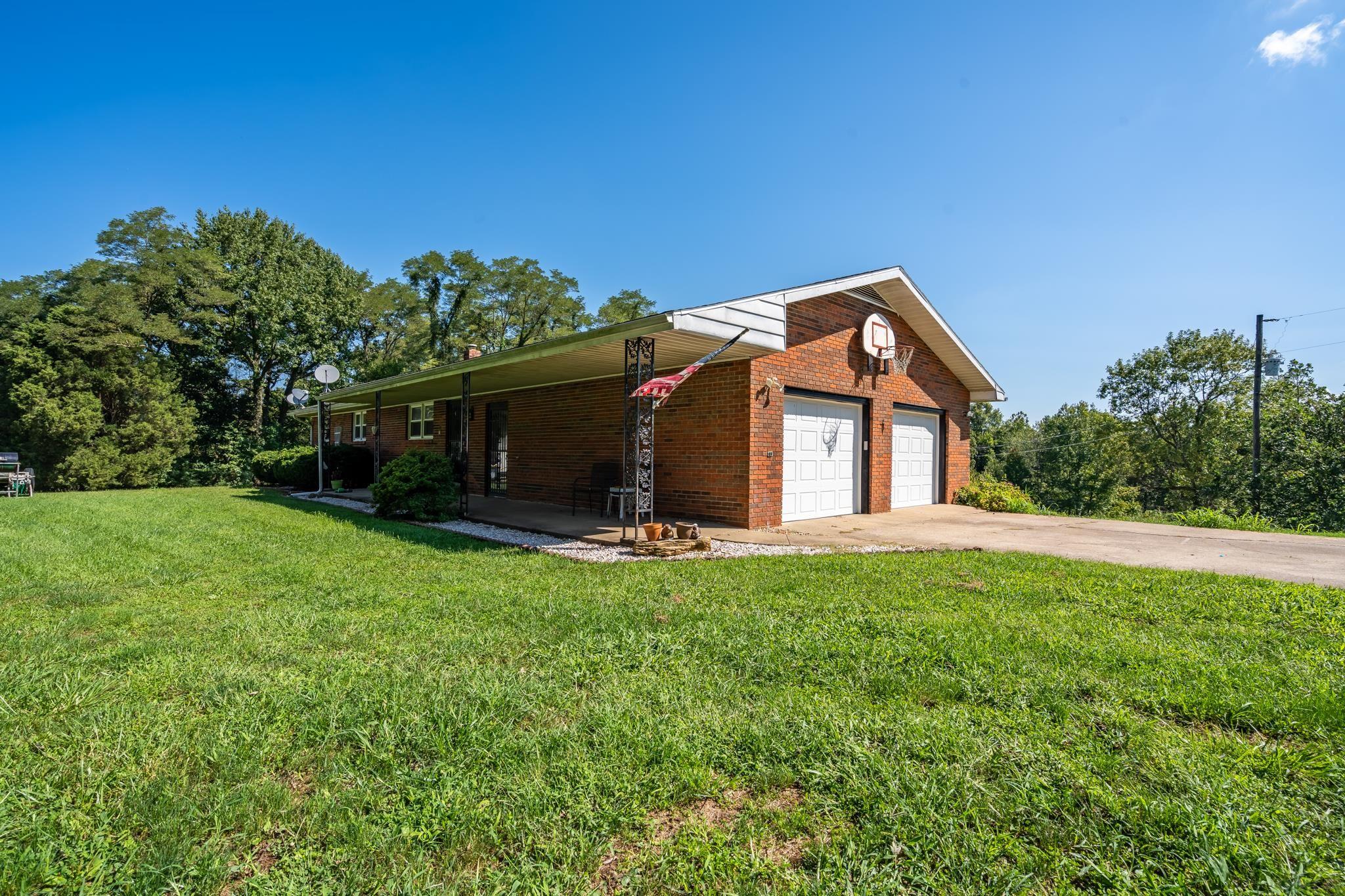 6653 North Highland Road Grandview, IN 47615 - Photo 4 of 32