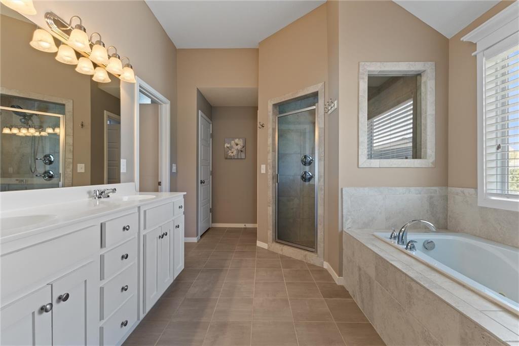 1073 North Sumac Street Olathe, KS 66061 - Photo 14 of 34