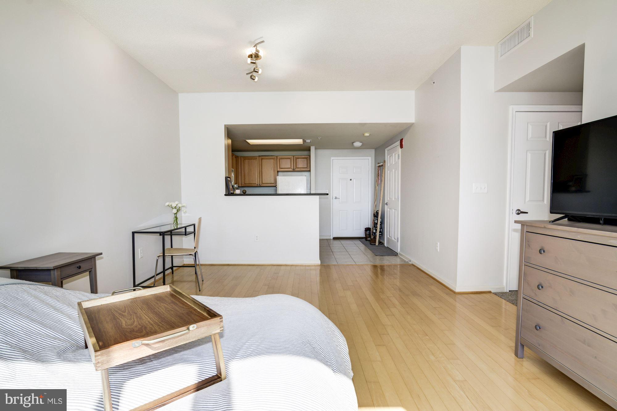 2726 Gallows Road, Unit 1501 Vienna, VA 22180 - Photo 11 of 25 Bedroom