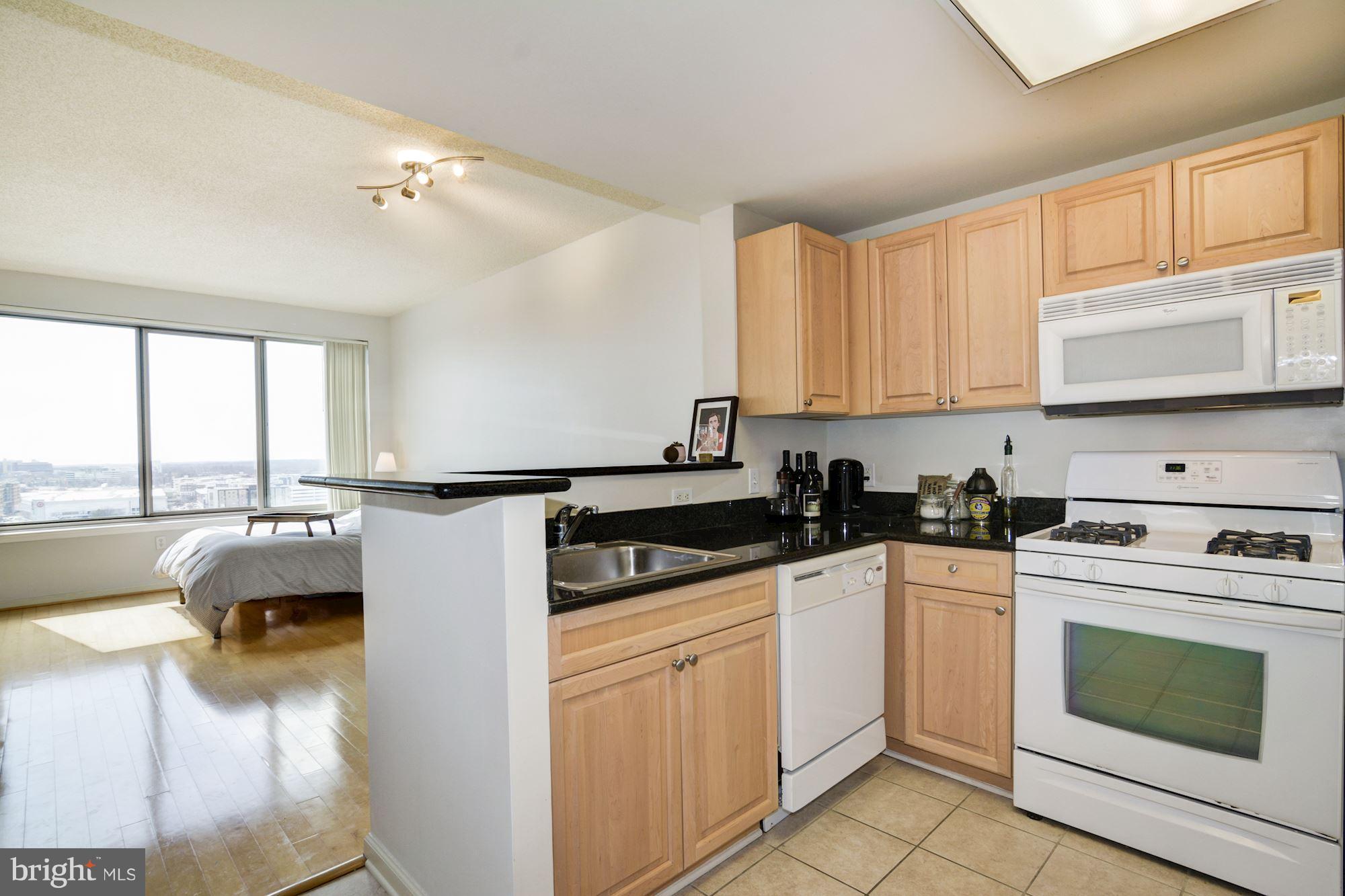 2726 Gallows Road, Unit 1501 Vienna, VA 22180 - Photo 12 of 25 Kitchen