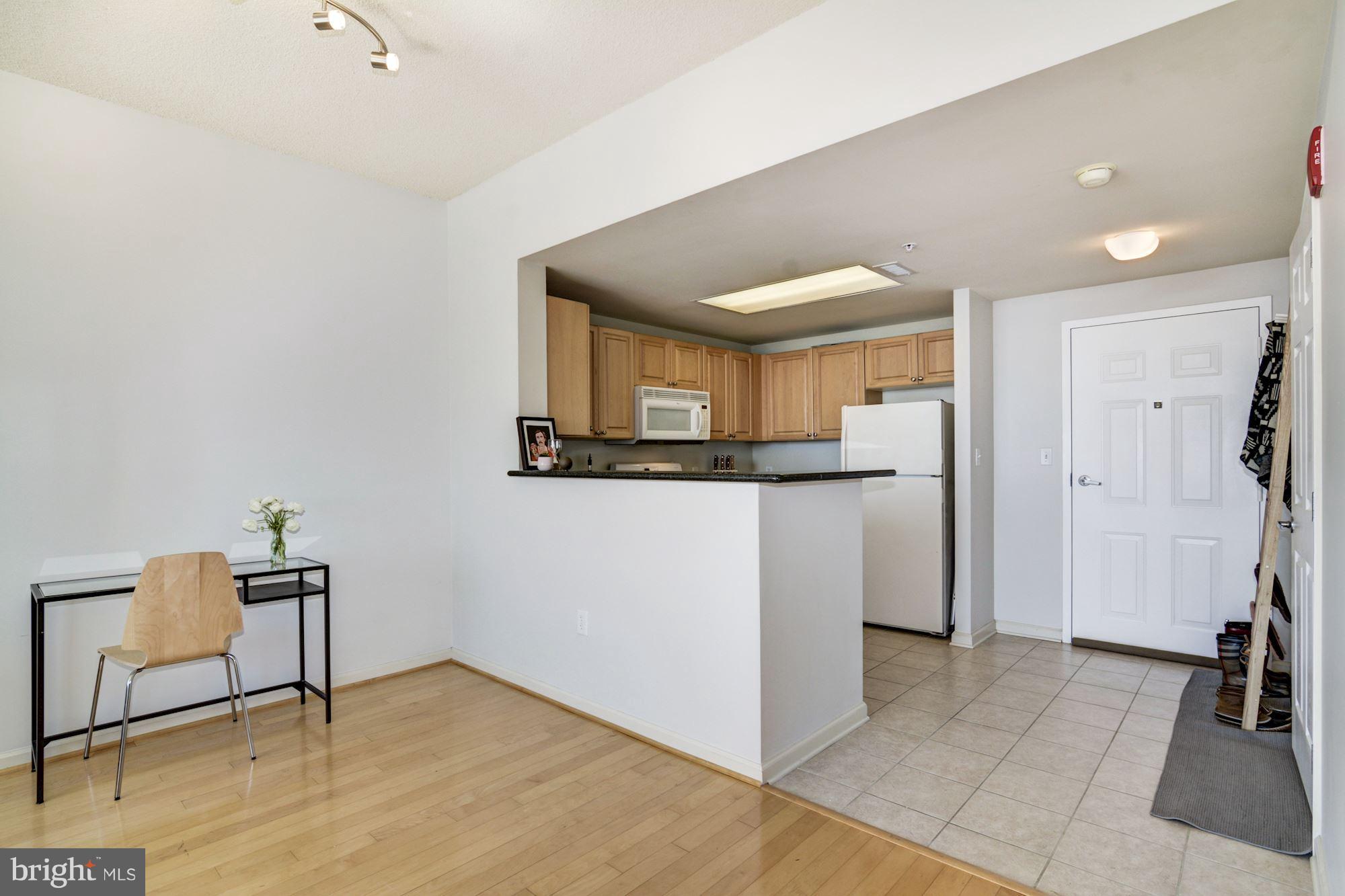2726 Gallows Road, Unit 1501 Vienna, VA 22180 - Photo 9 of 25 Kitchen