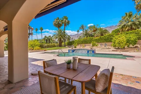 $2,250,000 | 696 East Vereda Sur, Palm Springs, CA 92262