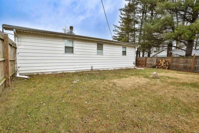 $179,900 | 1732 South Country Club Road, Warsaw, IN 46580