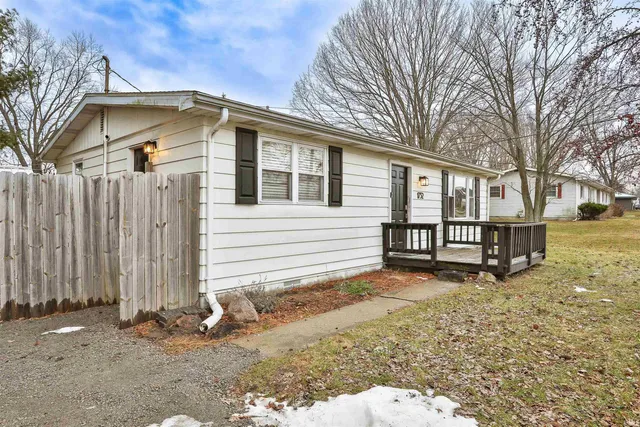 $179,900 | 1732 South Country Club Road, Warsaw, IN 46580