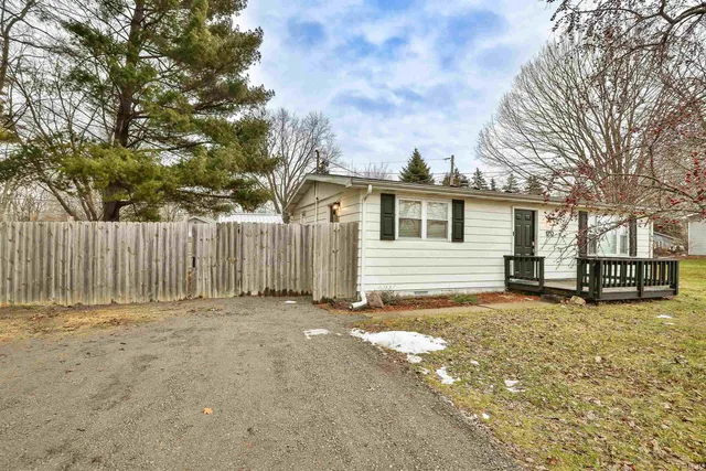 $179,900 | 1732 South Country Club Road, Warsaw, IN 46580